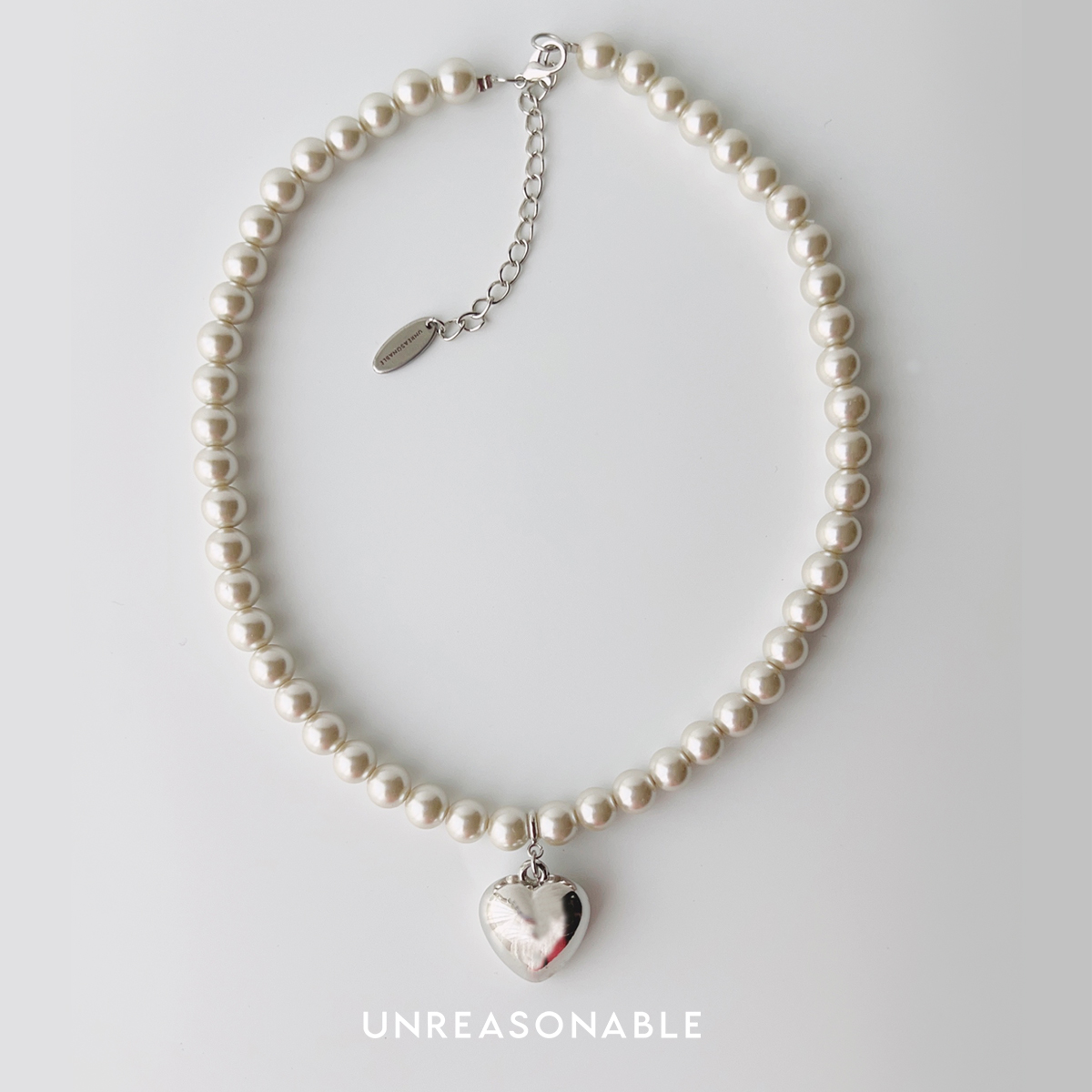 สร้อยคอมุกแก้วสีนูด 6 mm. จี้หัวใจสีเงิน UA1008-01 Unreasonable Accessories