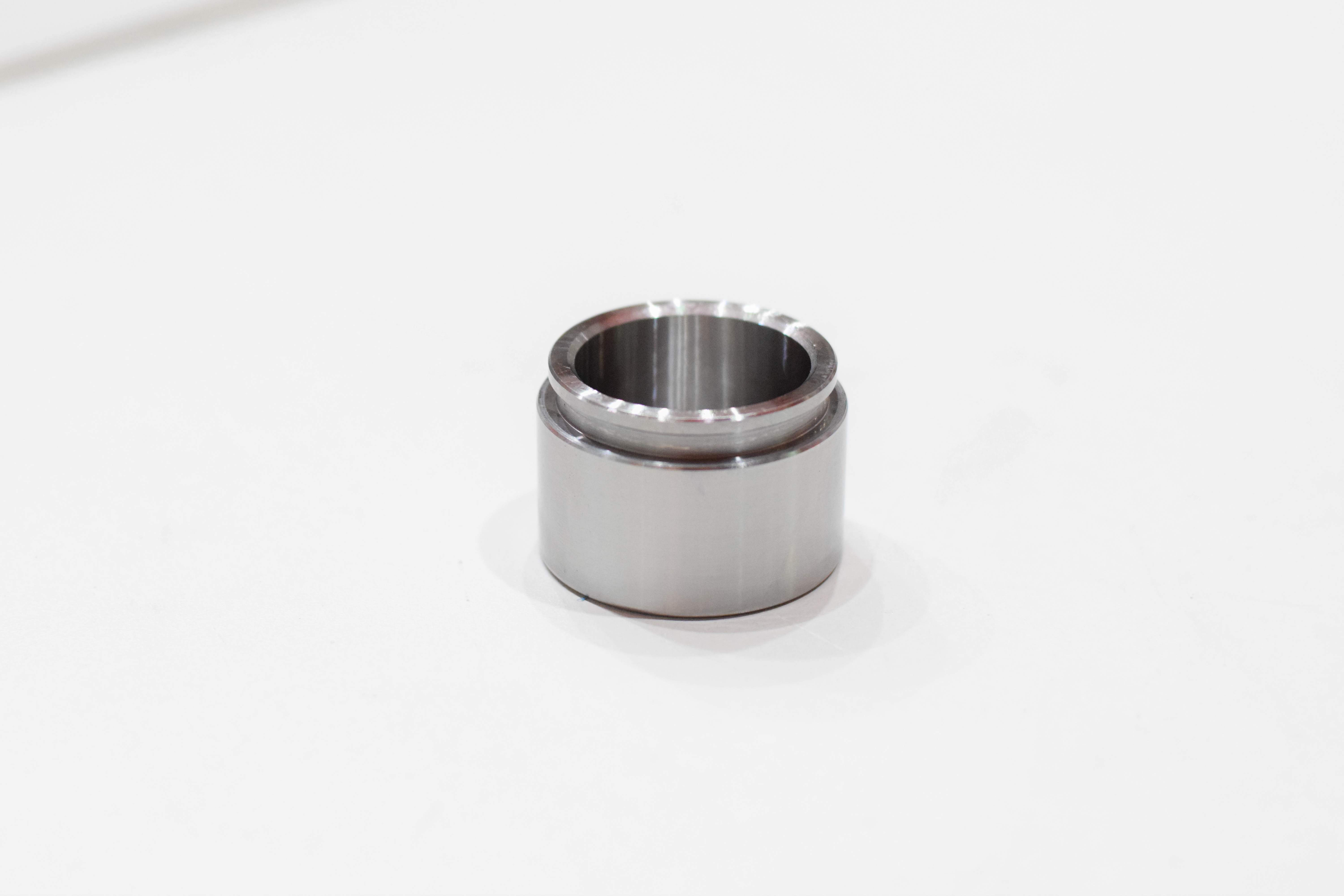 ลูกสูบดิสเบรค TOYOTA REVO 4WD / โตโยต้า / 3PD-RV40 / 47731 - 0K300 / ขนาด วงนอก 45.35 สูง 31.00 (จำนวน 1 ชิ้น) (CALIPER PISTON)