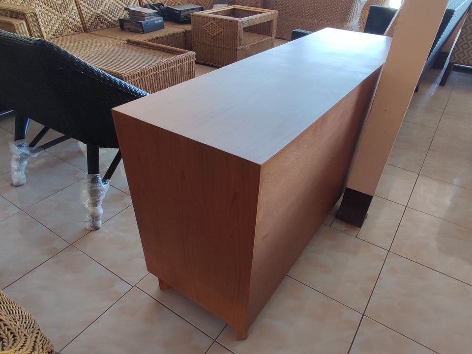 ตู้ลิ้นชักใส่ของบานหวาย