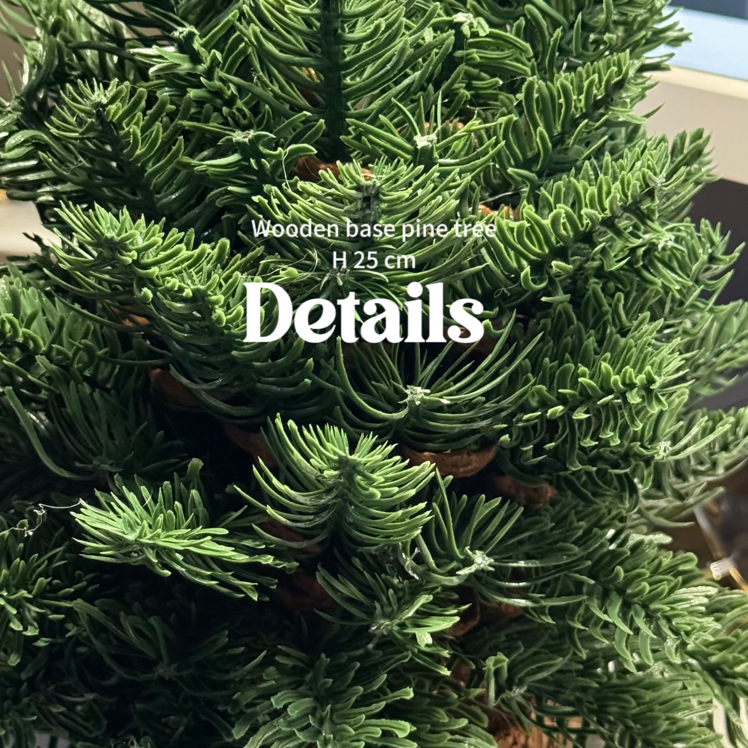 [พร้อมส่ง] ต้นคริสต์มาสพร้อมไฟประดับ (Wooden Base Pine Tree)