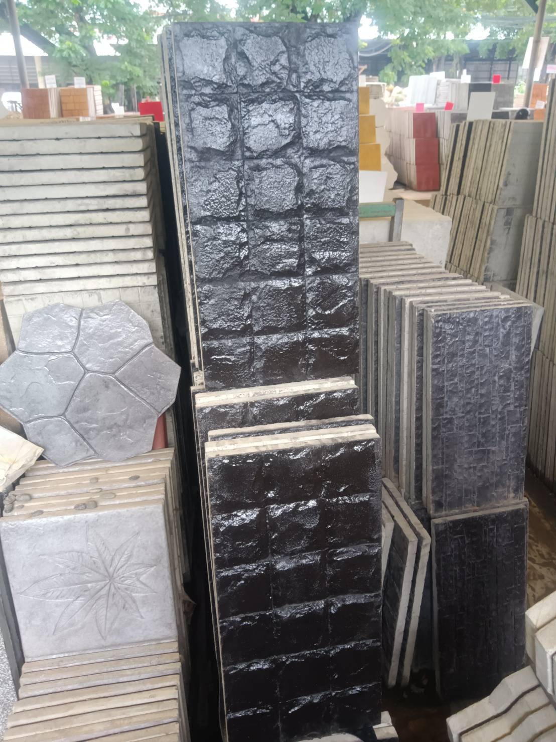 แผ่นปูทางเท้าพิมพ์ลาย แบบยาว โทนสีดำ