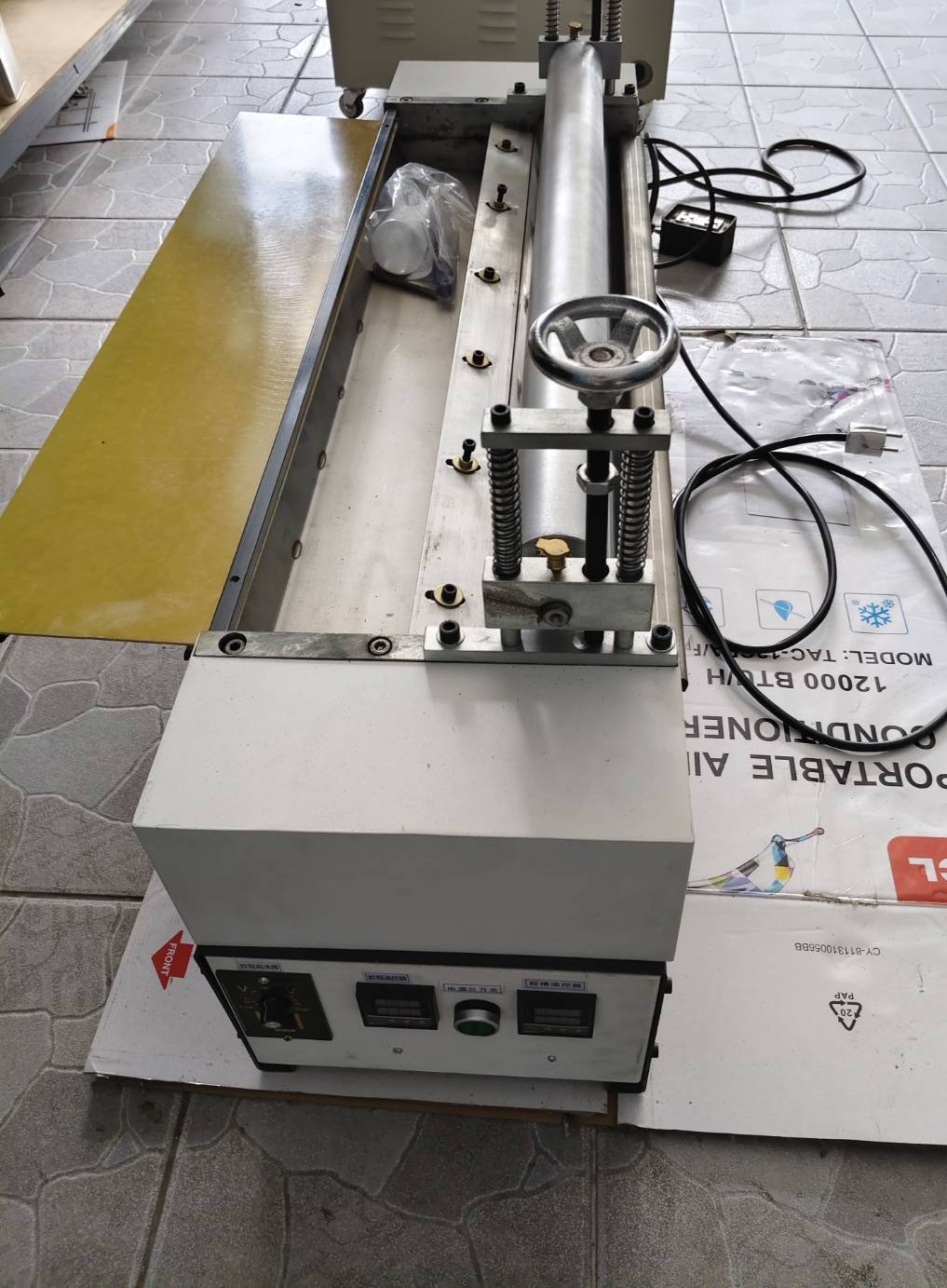 เครื่องทากาวร้อน Hot melt glue machine หน้ากว้าง 80ซม.