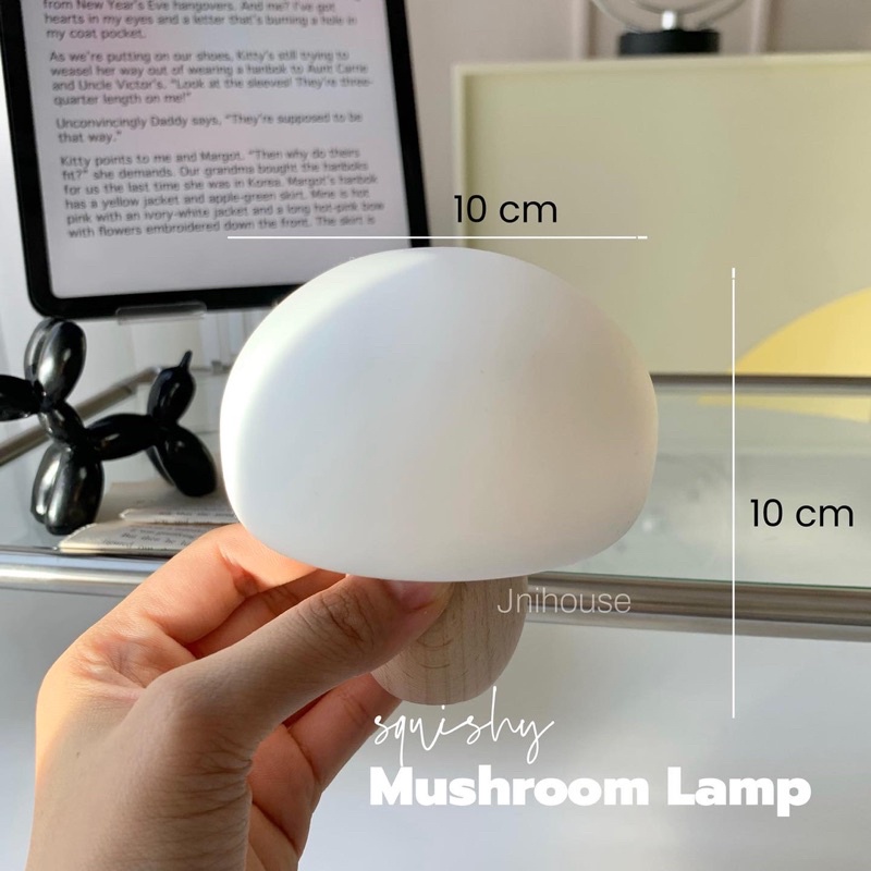 [พร้อมส่ง] Jnihouse : โคมไฟเห็ดนุ่มด้ามไม้แสงวอร์ม (Mushroom Lamp)
