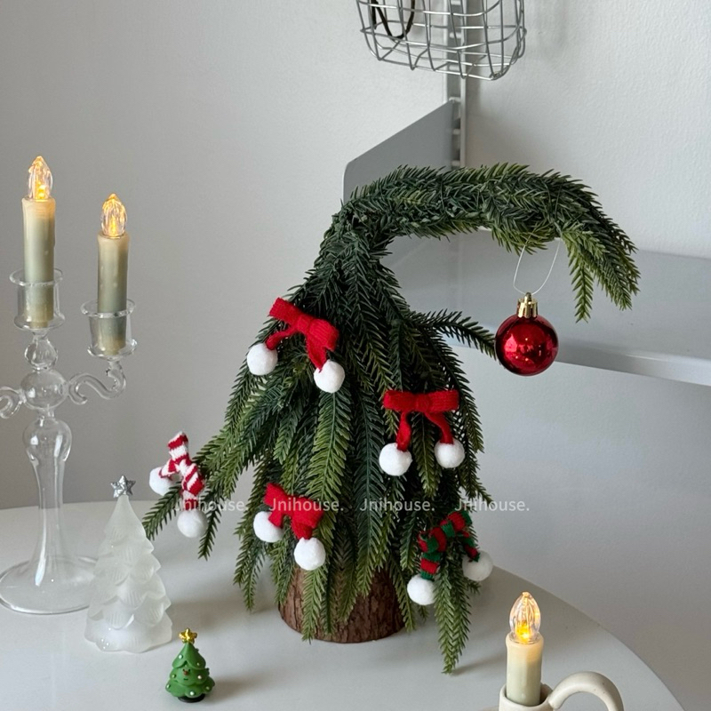 [พร้อมส่ง] Jnihouse : Twinkle Christmas Tree (ต้นคริสต์มาสปลายโค้ง บอลแดง)