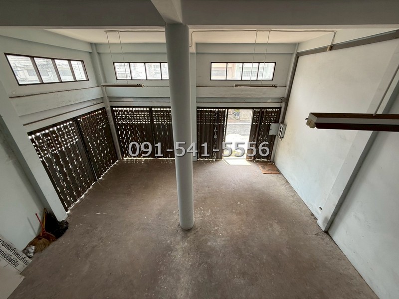 ขายตึกแถว 2 คูหา 3 ชั้นครึ่ง พร้อมดาดฟ้า ซอยท่าข้าม 28/1 ตึกหัวมุม เนื้อที่หลังละ 20 ตรว ใกล้เซ็นทรัล พระราม 2