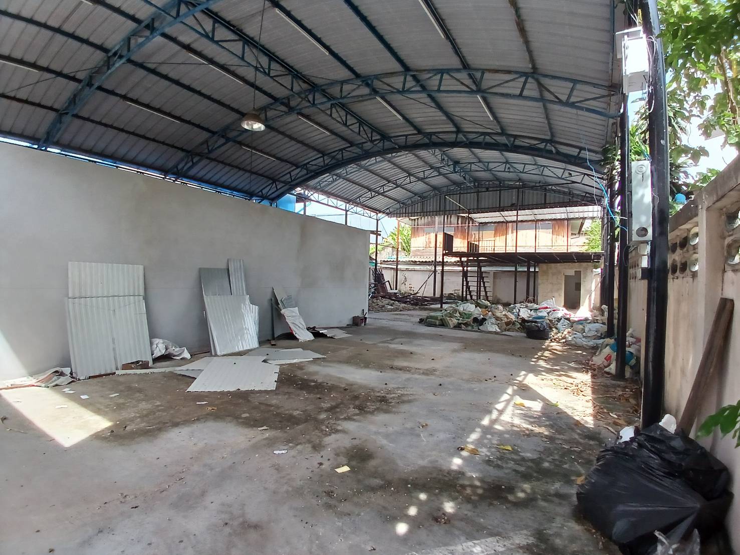 ให้เช่าโกดังซอยสุขุมวิท105 พื้นที่ 50 ตรว. โกดังลาซาล (N.1020)