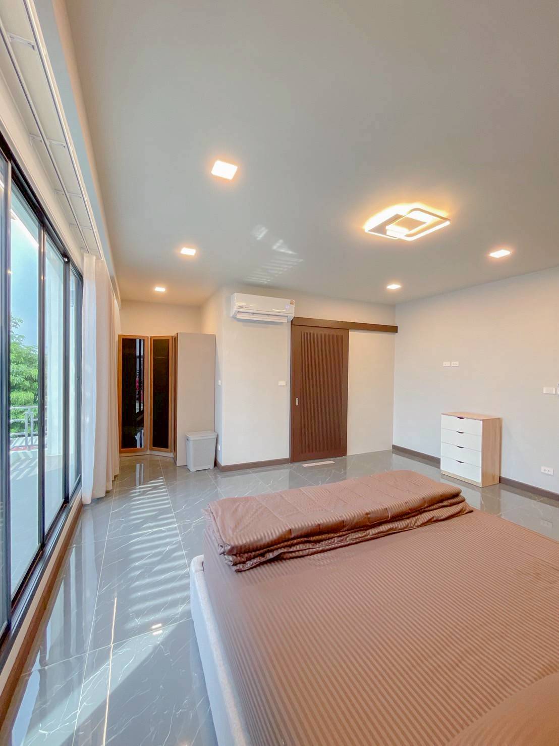 ให้เช่าทาวน์โฮม 3 ชั้น ใกล้หมู่บ้านนักกีฬาแหลมทอง บ้านรีโนเวทใหม่พร้อมอยู่ (N.1874)