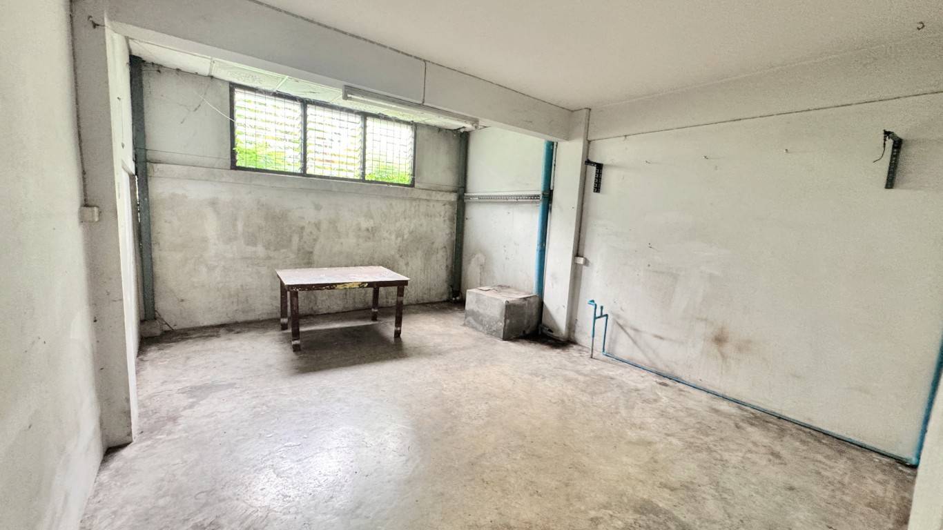 ขายอาคารพาณิชย์ (ตึกแถว ) 3.5 ชั้น ซอยเอกชัย 34 (ซอยกำนันแม้น) เนื้อที่ 22.2 ตร.ว. ทำเป็นโฮมออฟฟิศได้