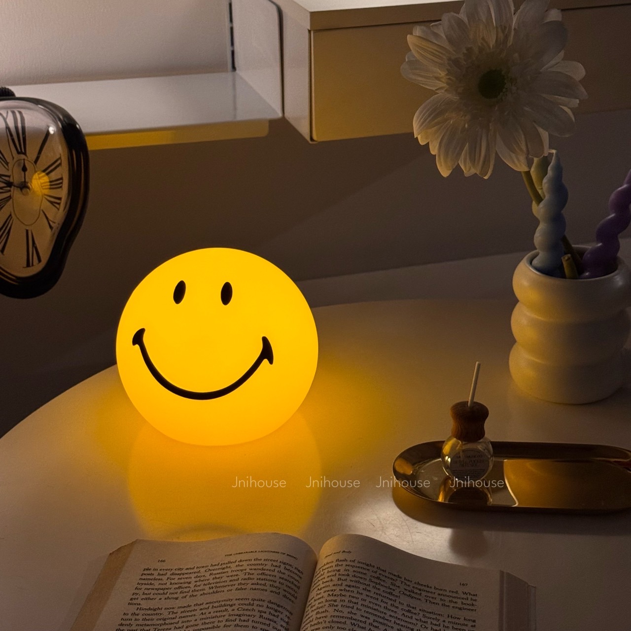 [พร้อมส่ง] Jnihouse : โคมไฟหน้ายิ้ม Smile Face Lamp