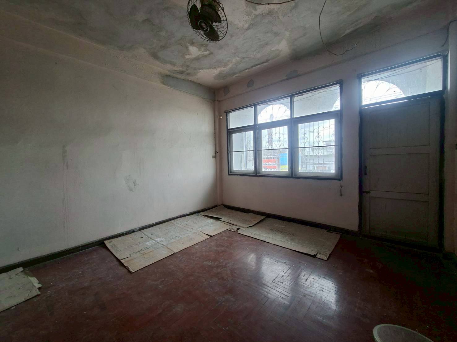 ให้เช่าอาคารพาณิชย์ 2 คูหา ติดถนนเฉลิมพระเกียรติ ใกล้ซีคอนสแควร์ ศรีนครินทร์ (N.1858)