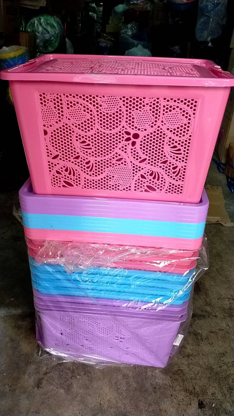 P11128 ตะกร้ามีฝาฉลุ (26.5*37*23 cm) No.84-T (ราคาส่งต่อ 12 ใบ: 65 บ/ใบ)