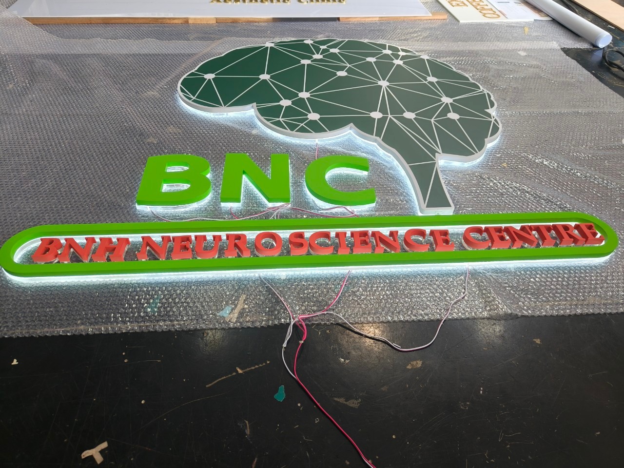ป้ายไฟออกหลัง BNC