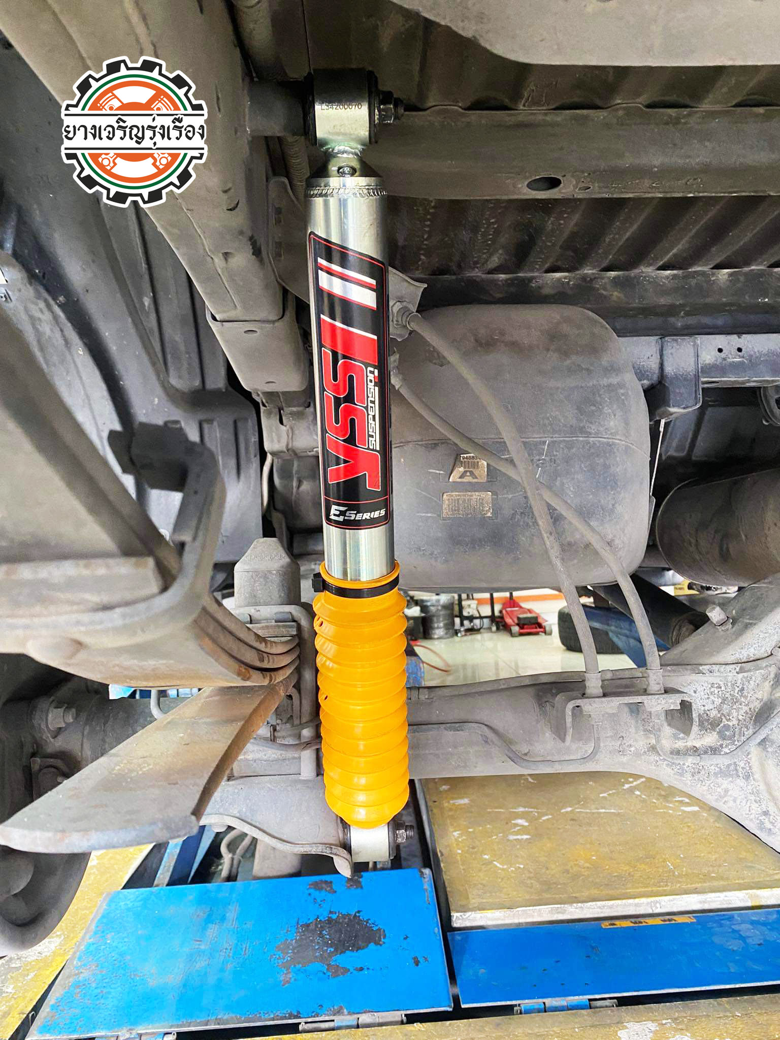 ISUZU D-MAX อัพเกรดโช้คอัพ YSS E SERIESเพิ่มความกระชับขับสนุกขึ้น [+] โช้คอัพ YSS E SERIES ทั้งชุด หน้า-หลัง 🔩พร้อมบริการติดตั้ง + Set up ให้เหมาะกับยาง 🔩 ขับสนุกด้วยบริการ ตั้งศูนย์ละเอียดให้เหมาะกับการใช้งานและลักษณะของช่วงล่าง 𝙊𝙪𝙧 𝙎𝙚𝙧𝙫𝙞𝙘𝙚 บริการทางร้าน เรารับทำอะไรบ้าง 🔧 ติดตั้งยางแบบไร้รอย 100% 🔧 บริการสลับยาง ตามอายุ 🔧 มียางรถยนต์ทุกยี่ห้อให้เลือกซื้อ 🔧 เช็คช่วงล่าง แก้ปัญหาให้ตรงจุด 🔧 บริการล้างลิ้นปีกผีเสื้อ 🔧 บริการเช็คระยะรถยนต์ 🔧 เปลี่ยนถ่ายของเหลวทั้งระบบ 🔧 ตั้งศูนย์ด้วยเครื่อง HUNTER นำเข้าจาก USA สอบถามข้อมูลเพิ่มเติม หรือนัดหมายเข้ารับบริการ Tel : 08-6569-1915 Tel : 08-6544-5963 Line id : @88rw Tiktok : https://www.tiktok.com/@88rwycrr Youtube : https://youtube.com/@88rw Facebook : https://www.facebook.com/88rwtire Location : https://goo.gl/maps/HrNUAZXPN94KvxZ98?coh=178573&entry=tt #รถยนต์มีปัญหาไม่รู้ต้องแก้ตรงไหน ทางเรายินดี ตรวจหาปัญหาและหาวิธีแก้ บอกลูกค้าก่อนลงมือทำเสมอราคาเป็นธรรมไม่เอาเปรียบ สบายใจคุณลูกค้า ---------------------------------- ดูแลให้คำปรึกษาทุกปัญหาคาใจ ไม่ทิ้งลูกค้า มีบริการหลังการขาย 【ให้ผู้เชี่ยวชาญของเรา ดูแลรถคุณ】 ร้านยางเจริญรุ่งเรือง ยินดีต้อนรับครับ ---------------------------------- #โช๊คอัพรถยนต์ #monroe #yss #kayaba #profender #ร้านยางเจริญรุ่งเรือง #นนทบุรี #งามวงศ์วาน #amsfix #บริการช่วงล่างรถยนต์ #ซ่อมบำรุงช่วงล่าง #เซทอัพโช๊คอัพรถยนต์