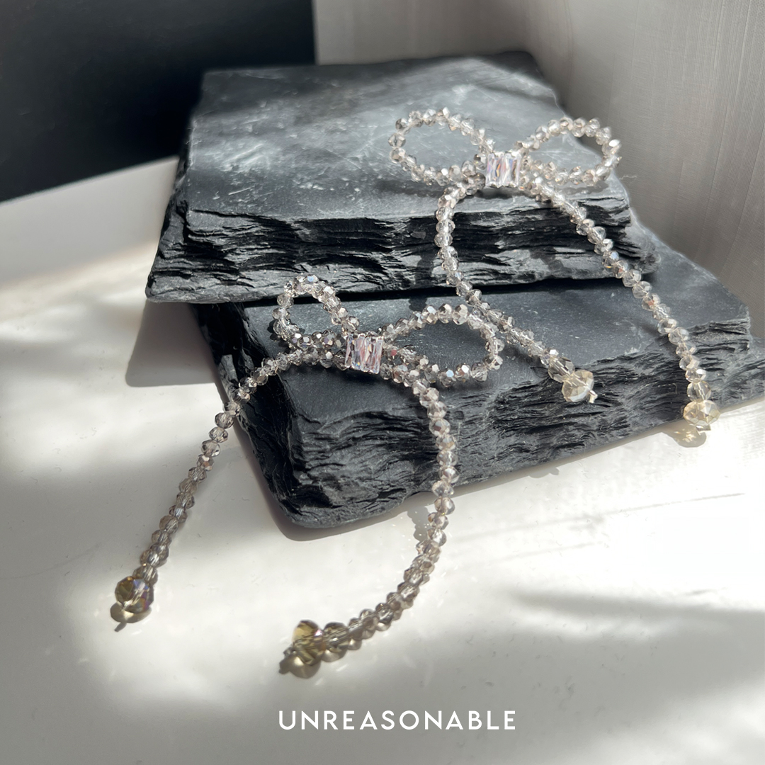 ต่างหูโบว์ Smokey Glass Bead ต่างหูคลิป ต่างหูก้านเงินแท้ น้ำหนักเบา UA0925-01 Unreasonable Accessories