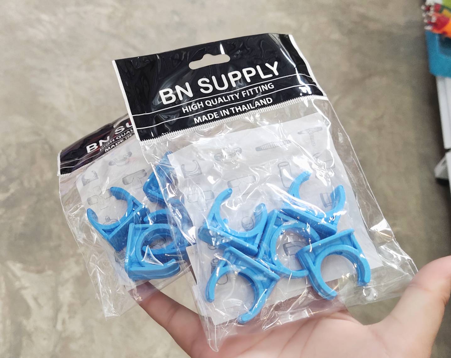 กิ๊บจับท่อ กิ๊บล็อคท่อ แบบก้ามปู PVC 1/2 นิ้ว 1 แพ็ค 5 ตัว