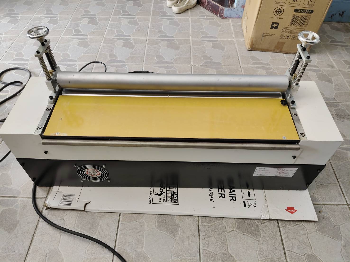 เครื่องทากาวร้อน Hot melt glue machine ตั้งโต๊ะ หน้ากว้าง 60ซม.