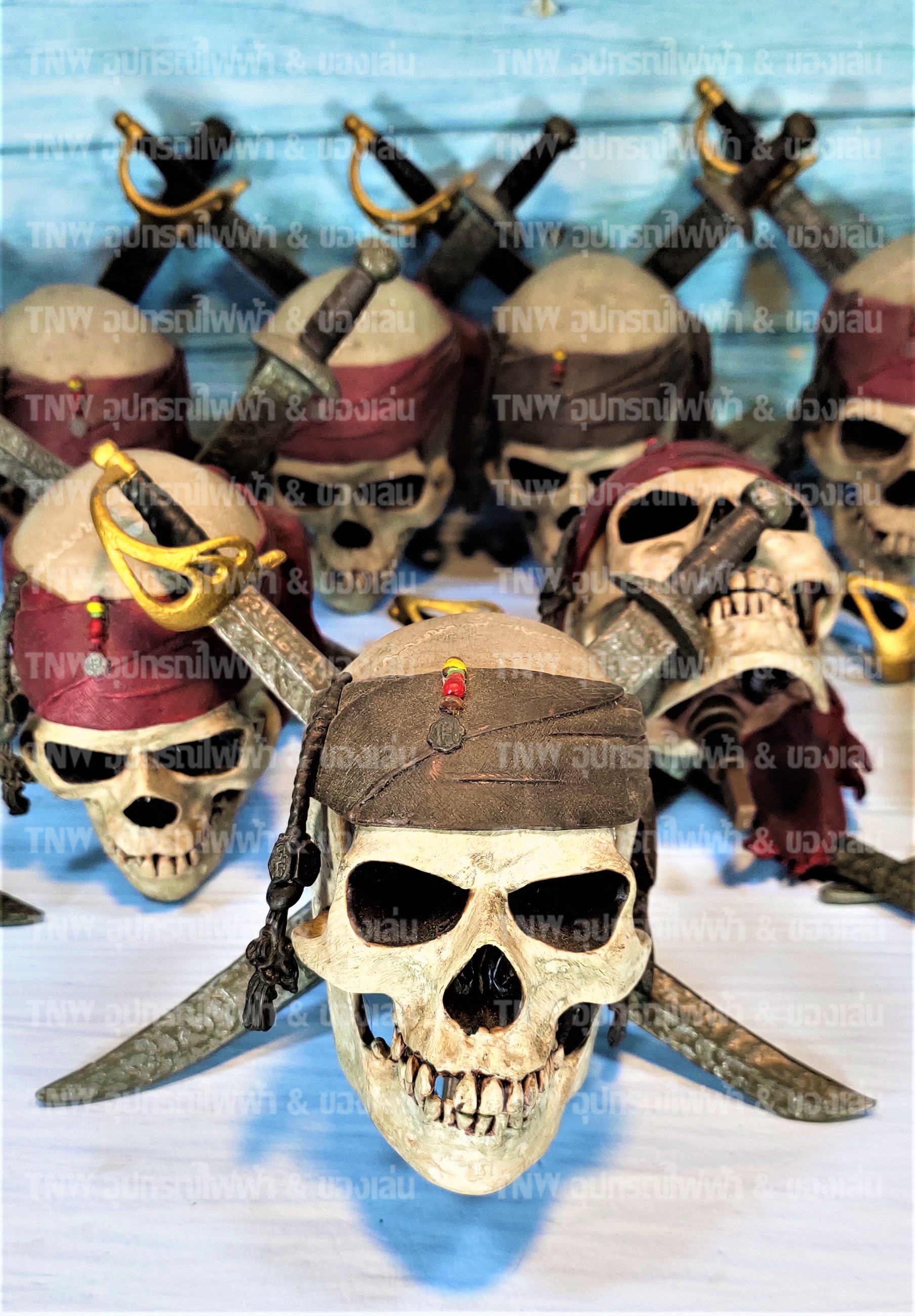 หัวกะโหลก pirates of the caribbean มี 2 สี แดง และ ดำ
