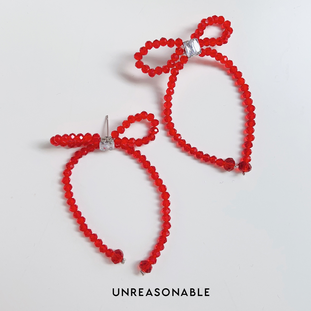 ต่างหูโบว์ สีแดง Red Glass Bead ต่างหูคลิป ต่างหูก้านเงินแท้ UA0925-04 Unreasonable Accessories