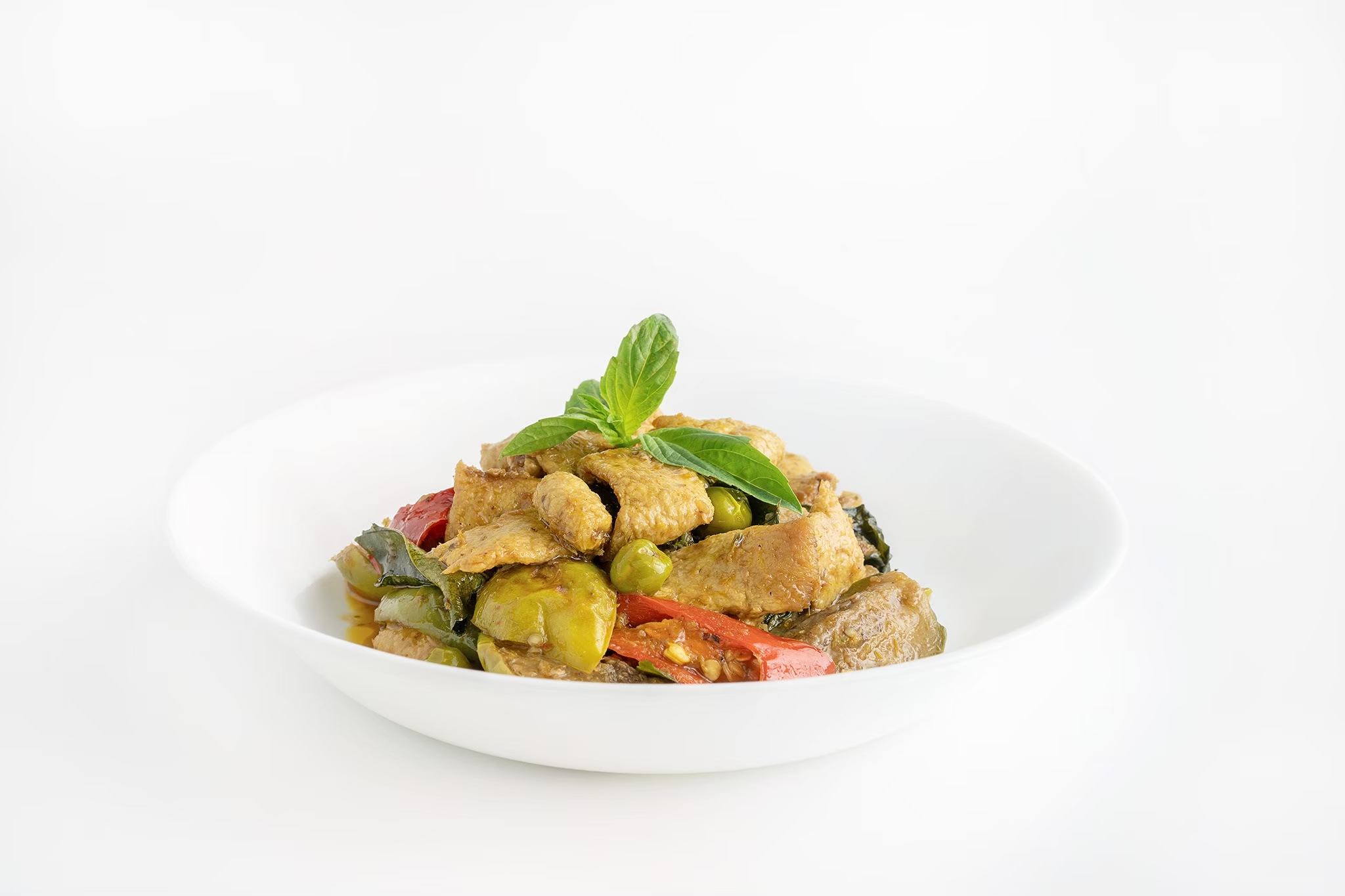 ผัดเขียวหวานไก่เจ (Stir fried vegan chickenless with green curry paste)