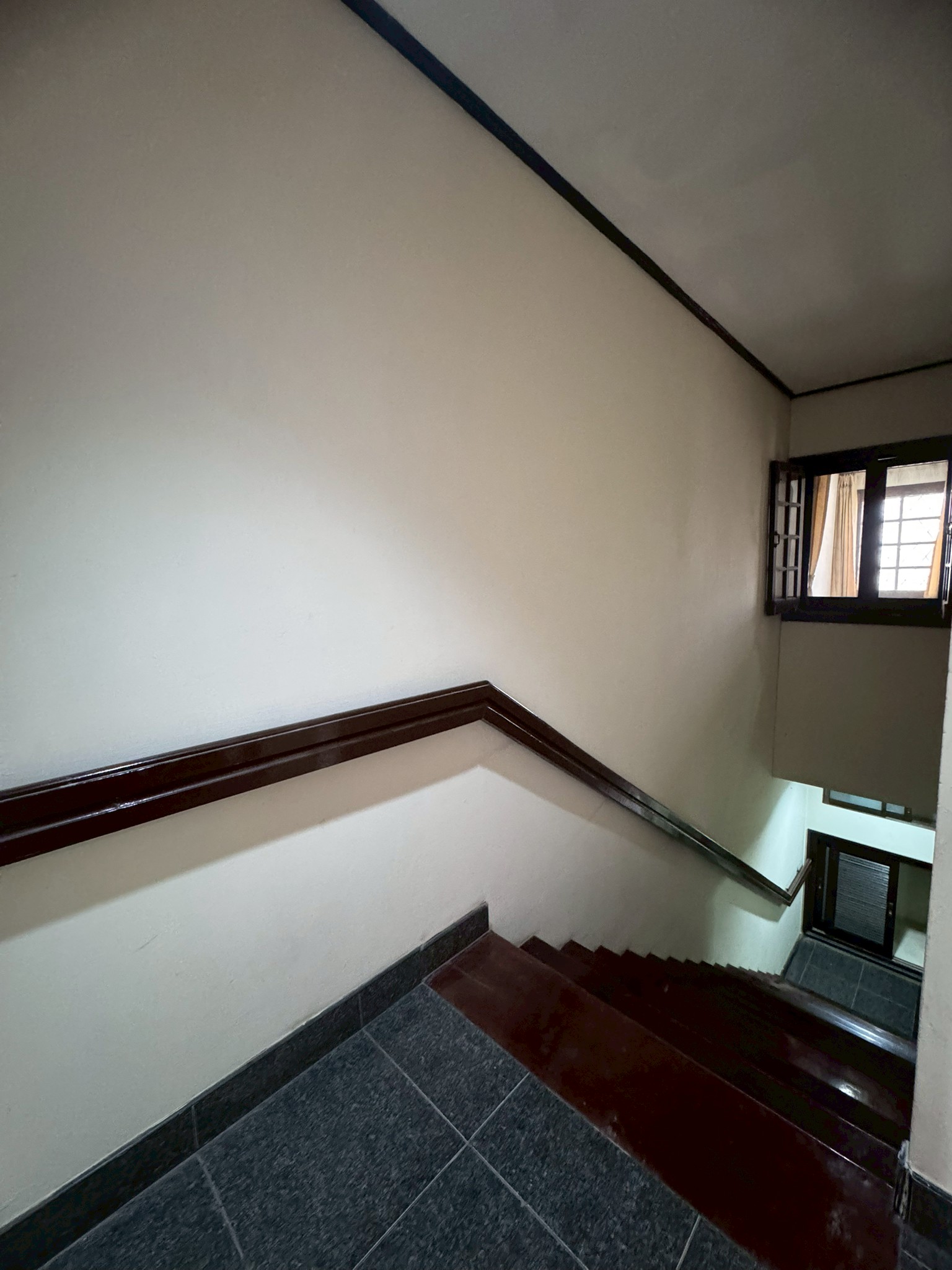 ขายทาวน์เฮ้าส์ ติดรถไฟฟ้า ลาดพร้าว71 ต่อเติมเต็ม ** เพียง 6.5 ล้านบาท ** (N.1636)