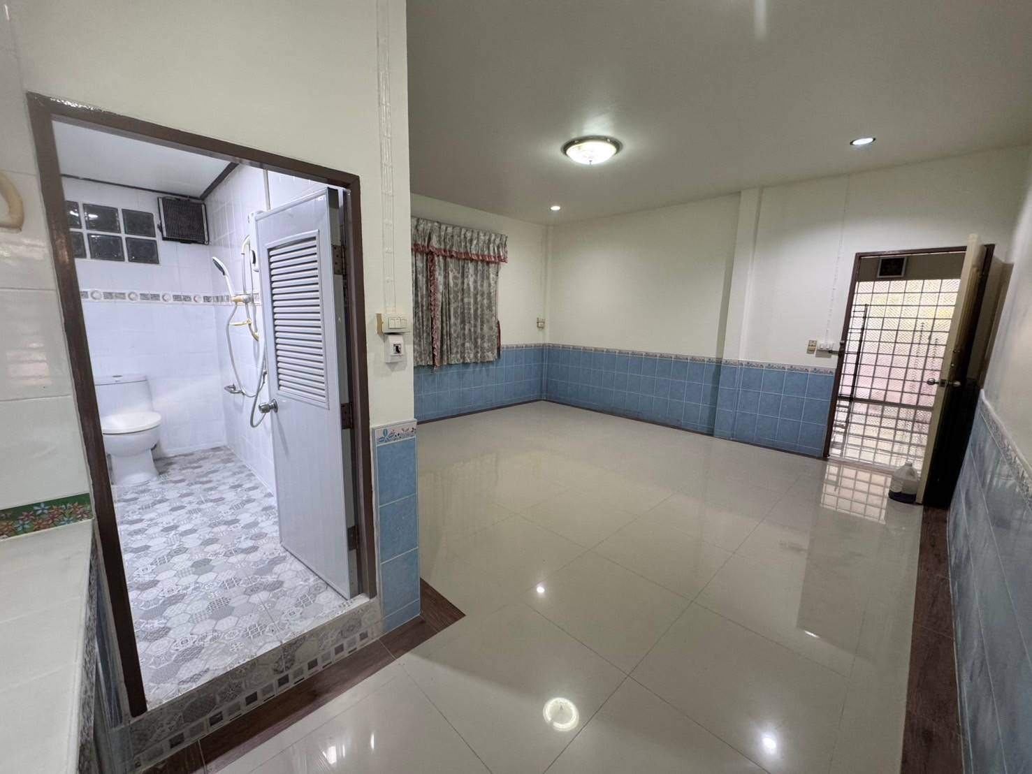 ให้เช่าบ้านเดี่ยว หมู่บ้านรัตนธานี ใกล้เมกะบางนา บางพลี สมุทรปราการ (N.1494)