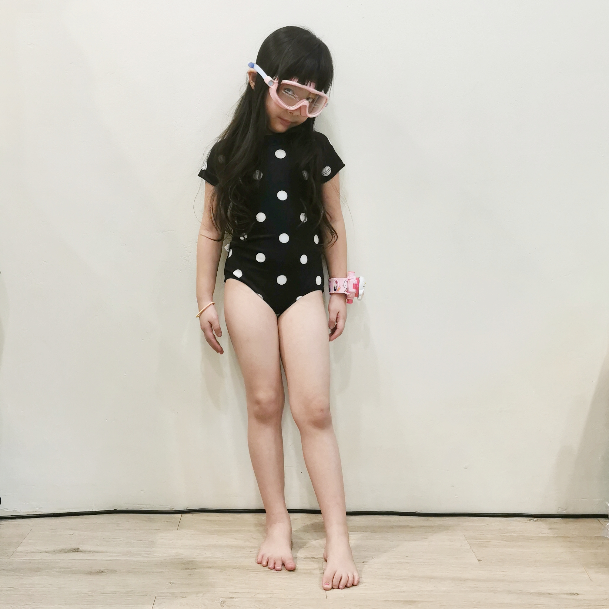 ชุดว่ายน้ำเด็กหญิง เท่ห์ๆ ลาย polka dot ชุดว่ายน้ำเด็กสไตล์เกาหลี วันพีซ แขนสั้น กันแดด กันยูวี เซ็ทพร้อมหมวก ครึ่งวงกลม งานดี ผ้าดี