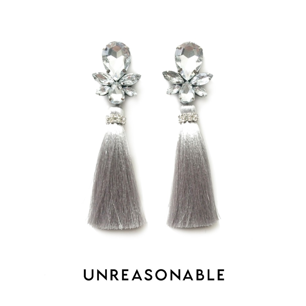 ต่างหูพู่ Tassel Earrings สีเทา ต่างหูคลิป ต่างหูก้านเงินแท้ น้ำหนักเบา สวยใส่สบาย UA0111-03 Unreasonable Accessories