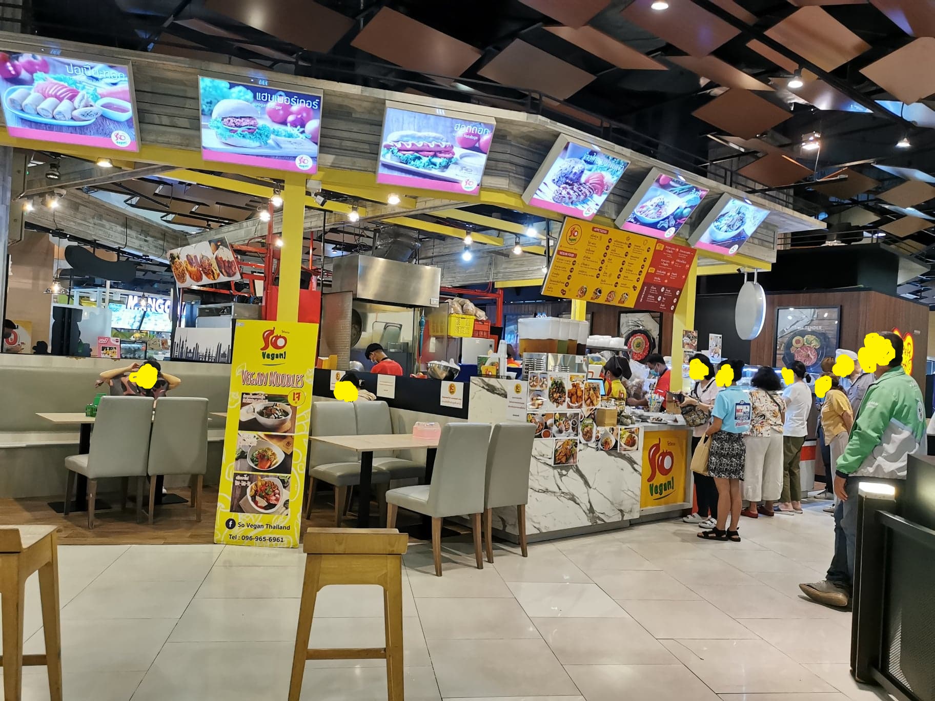 ร้านโซวีเเกนสาขาห้างเกตเวย์เอกมัย (ห้างอยู่ติดกับสถานีรถไฟฟ้าเอกมัย)