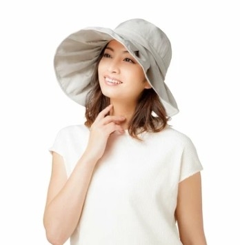 หมวก uv cut จากญี่ปุ่น รุ่นปีกหมวกกว้าง 15 cm พับเก็บได้ง่าย