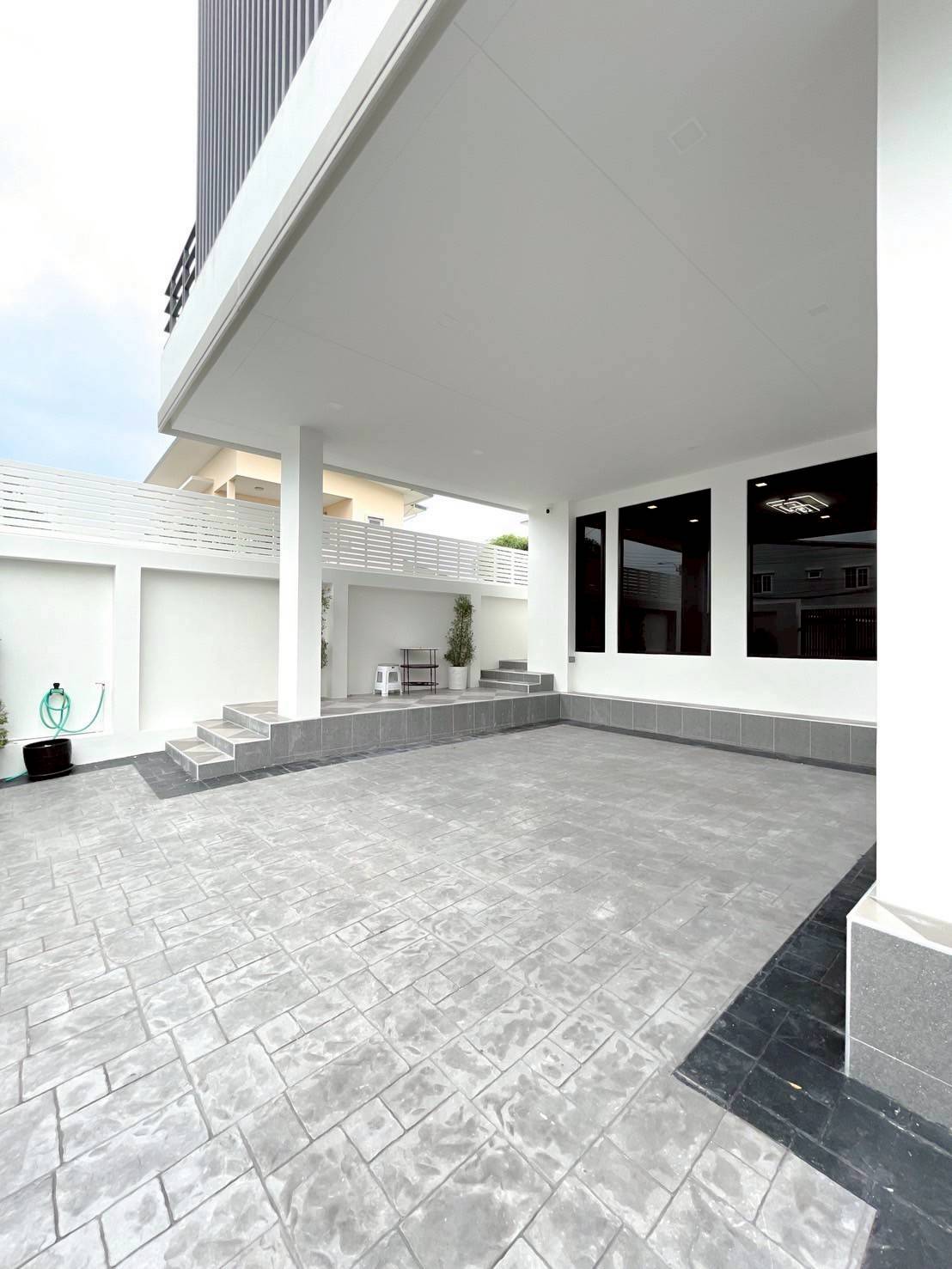 ให้เช่าทาวน์โฮม 3 ชั้น ใกล้หมู่บ้านนักกีฬาแหลมทอง บ้านรีโนเวทใหม่พร้อมอยู่ (N.1874)