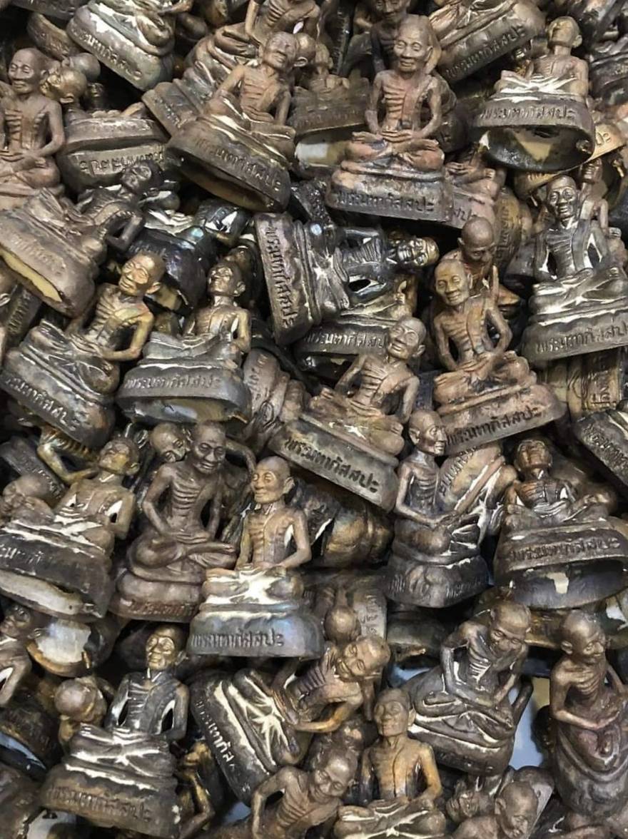 พระมหากัสสปะ เนื้อเงิน เลข2. อุดมวลสารใต้ฐาน ตะกรุด 3ดอก ▪สร้างน้อย120องค์ ❇หลวงปูสิงห์โต จิตฺตธมฺโม❇