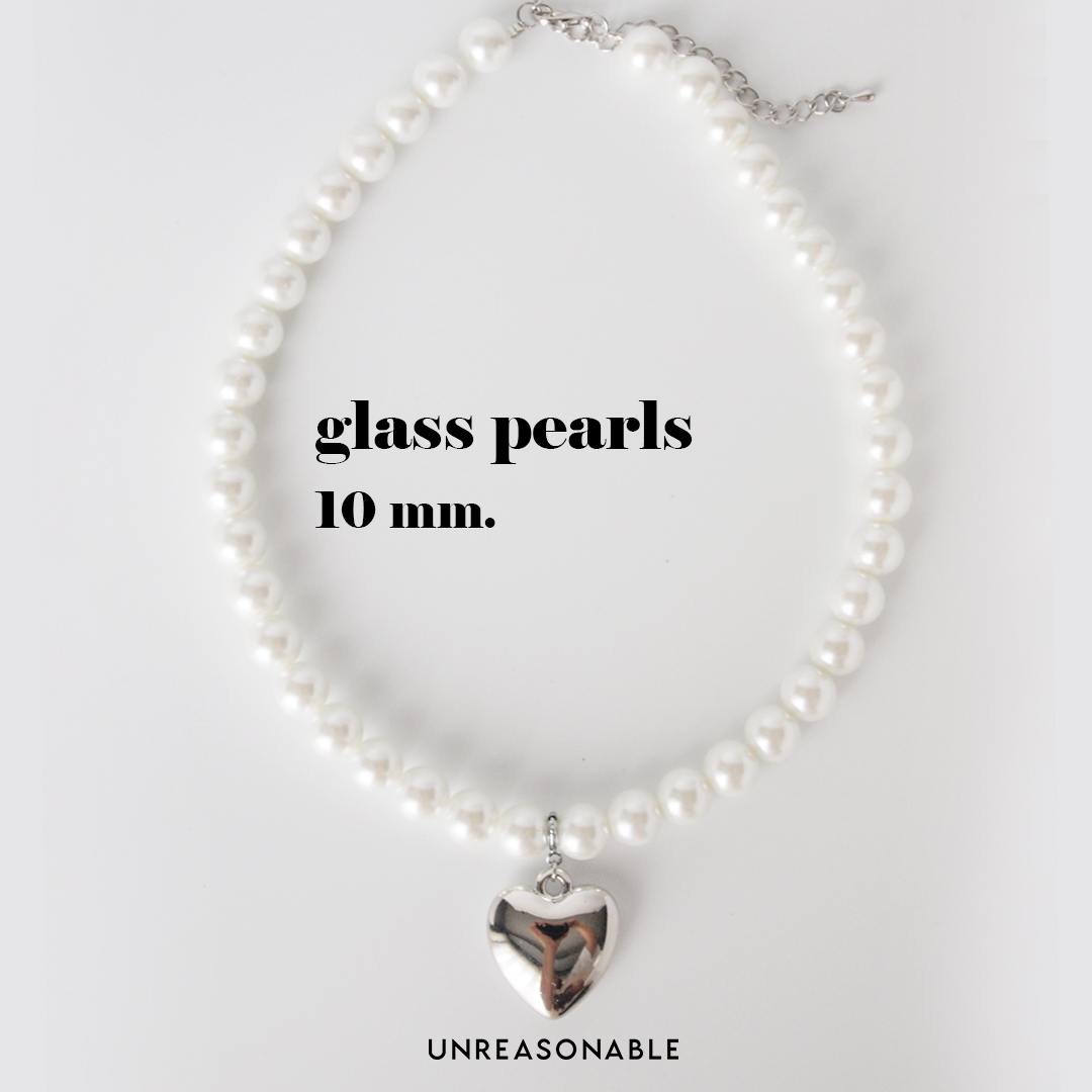 สร้อยคอมุกแก้ว ขนาด 10 mm. จี้หัวใจสีเงิน UA0883-01 Unreasonable Accessories