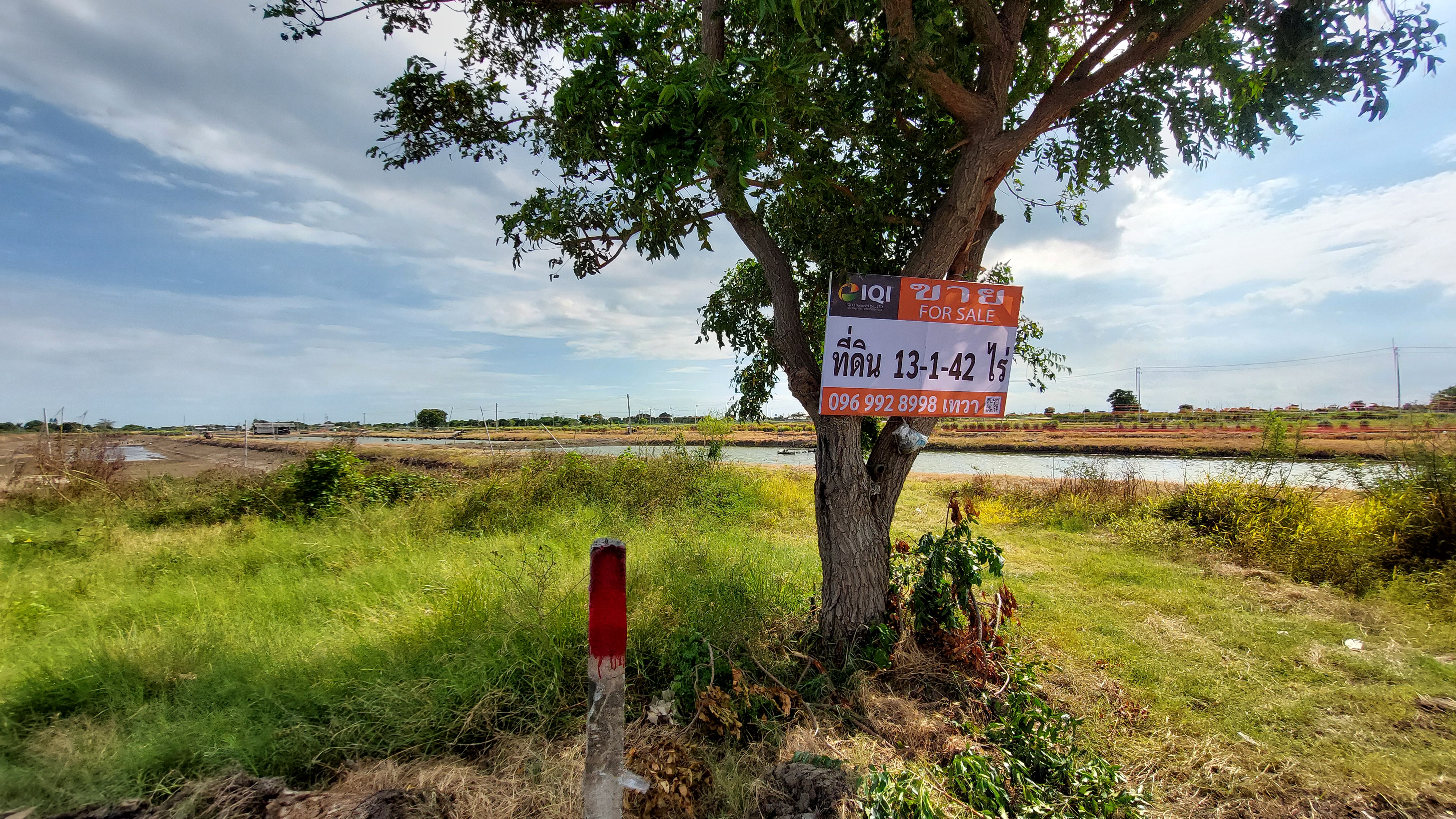 ขายที่ดิน 13-1-42 ไร่ หอมศิล ต.บางเกลือ อ.บางปะกง จ.ฉะเชิงเทรา ที่ดินแปลงสวย หน้าถนนคอนกรีต หลังติดคลองบางครกเหมาะทำร้านอาหาร, ร้านกาแฟ บ่อตกปลา เลี้ยงกุ้ง เลี้ยงปลา ทำการเกษตร หรือที่อยู่อาศัยริมน้ำ