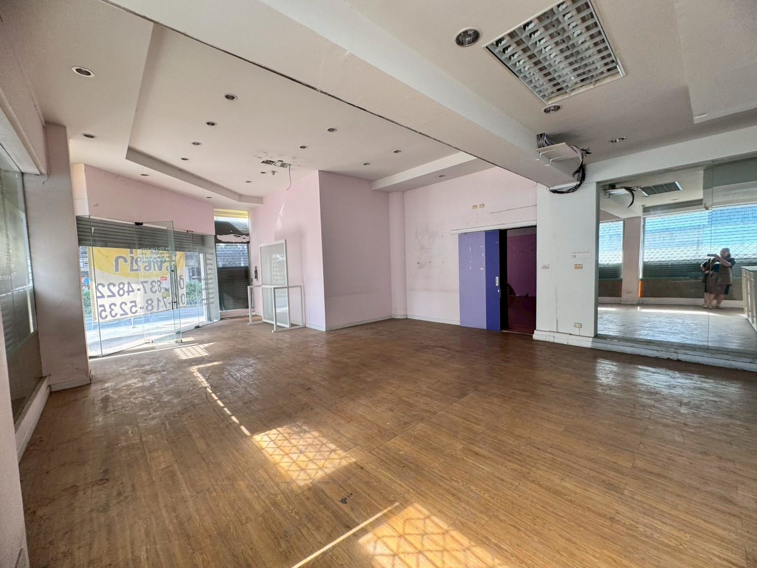 ให้เช่าพื้นที่สำนักงาน ชั้น 1 และชั้นลอย อาคารโล่งสวย ติดถนนรามคำแหง (N.1920)