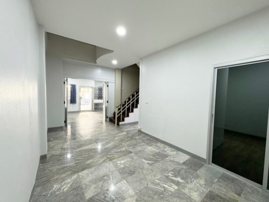 ขายทาวน์เฮ้าส์ 4 ชั้น หมู่บ้านวราธรวิลล์ พัฒนาการ 44 พร้อมเข้าอยู่ 1 พ.ค. (N.1394)