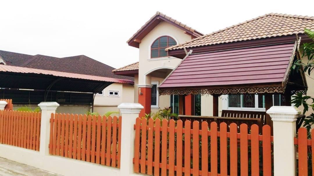 ขายบ้านเดี่ยว พฤกษาแลนด์ หนองชาก บ้านบึง ชลบุรี ราคาดีที่สุดในย่านนี้! เพียง 2.99 ล้านบาท บนพื้นที่กว้างขวางถึง 93.4 ตร.ว. ขนาด 2 ห้องนอน 2 ห้องน้ำ พร้อมห้องครัว ห้องทานข้าว และห้องรับแขก แถมเฟอร์นิเจอร์และแอร์ 2 เครื่อง จอดรถสบายๆ ได้ถึง 7 คัน! (ในบ้าน 4