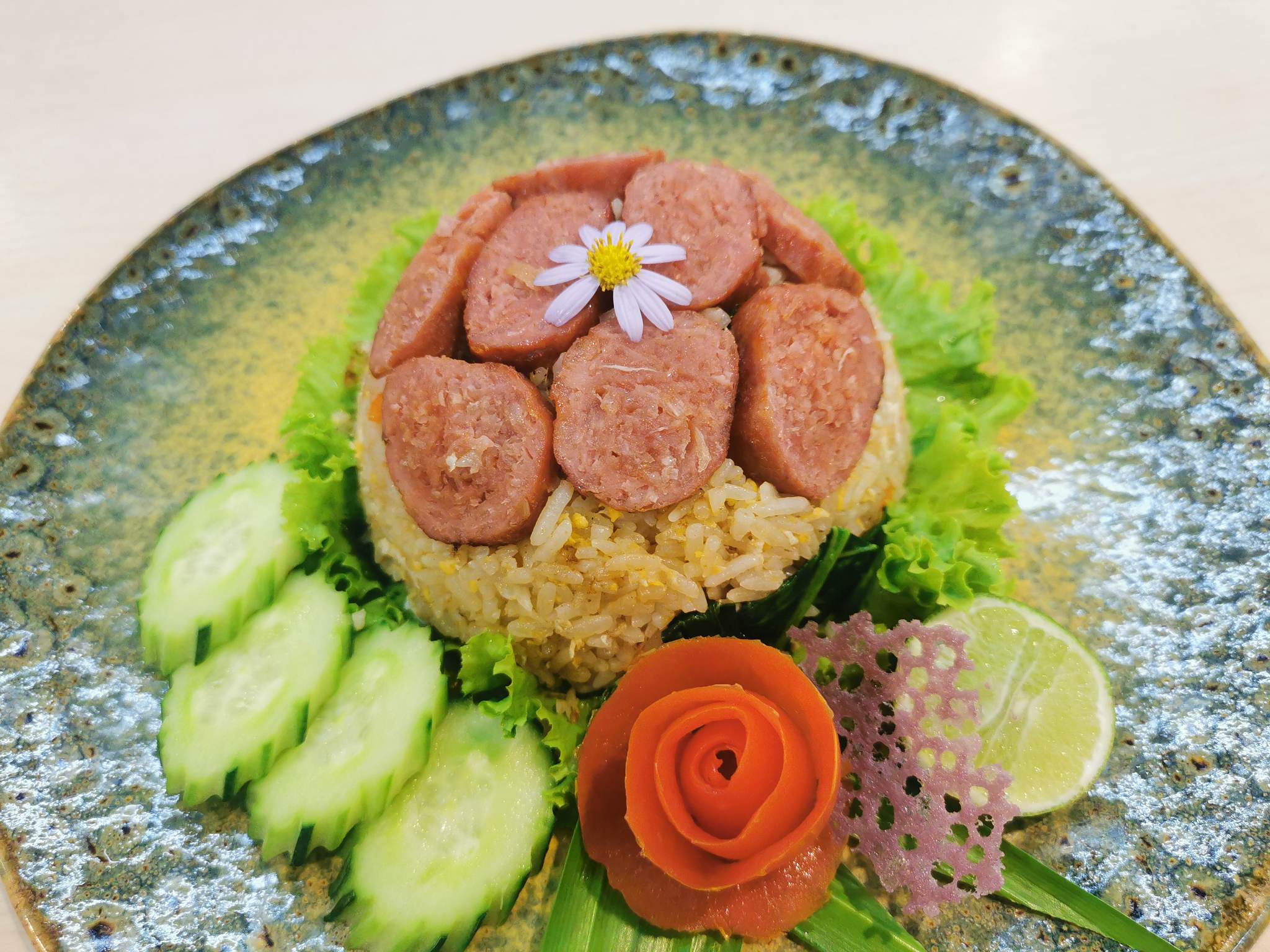 ข้าวผัดแหนมเนื้อ