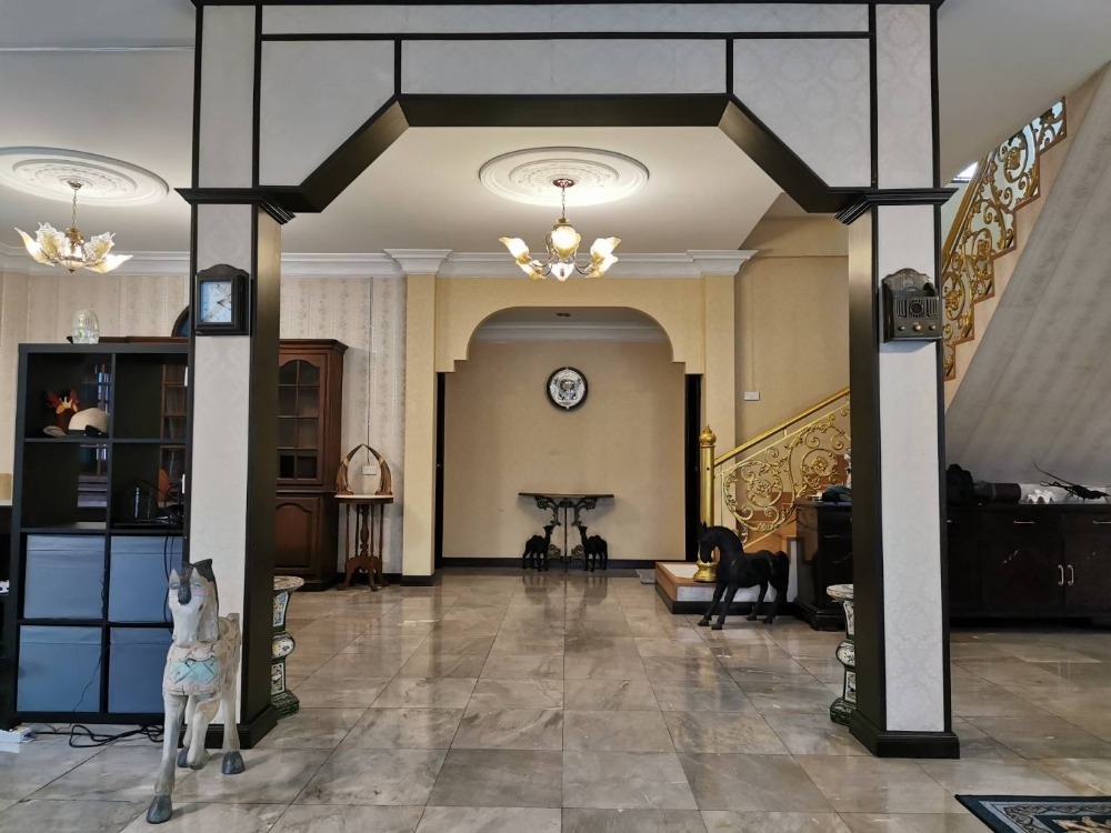 ให้เช่าบ้านเดี่ยวหรูคลาสสิค พร้อมห้องออฟฟิศ กลางลาดพร้าว 130 (N.1113)