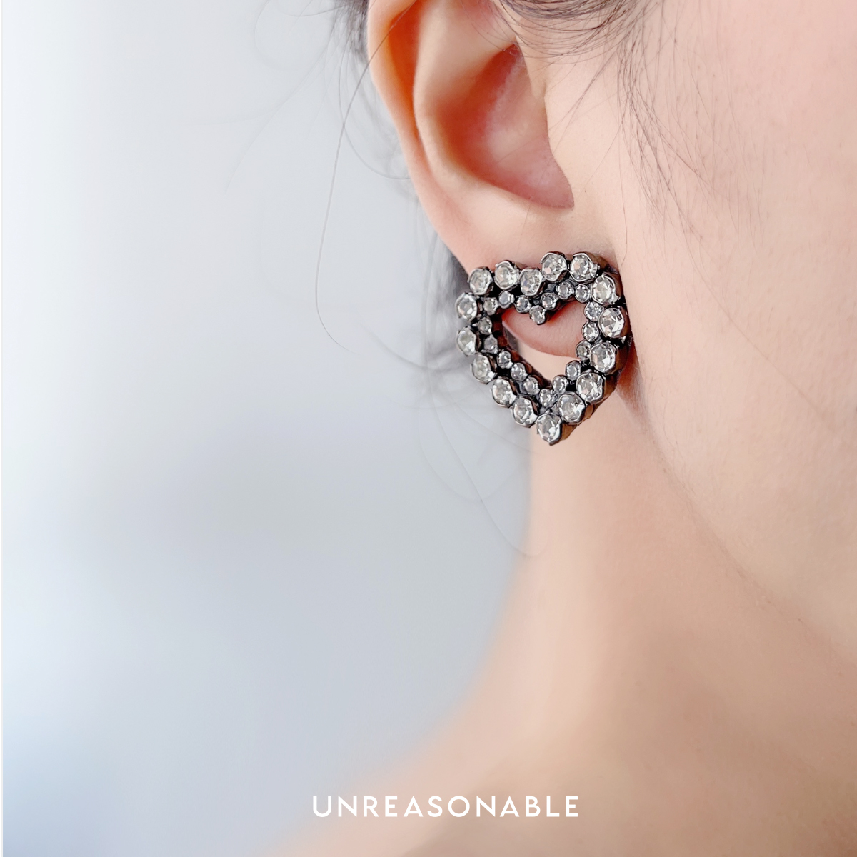 ต่างหูหัวใจ Crystal Mini Heart ต่างหูคลิป ต่างหูก้านเงินแท้ UA0915-01 Unreasonable Accessories