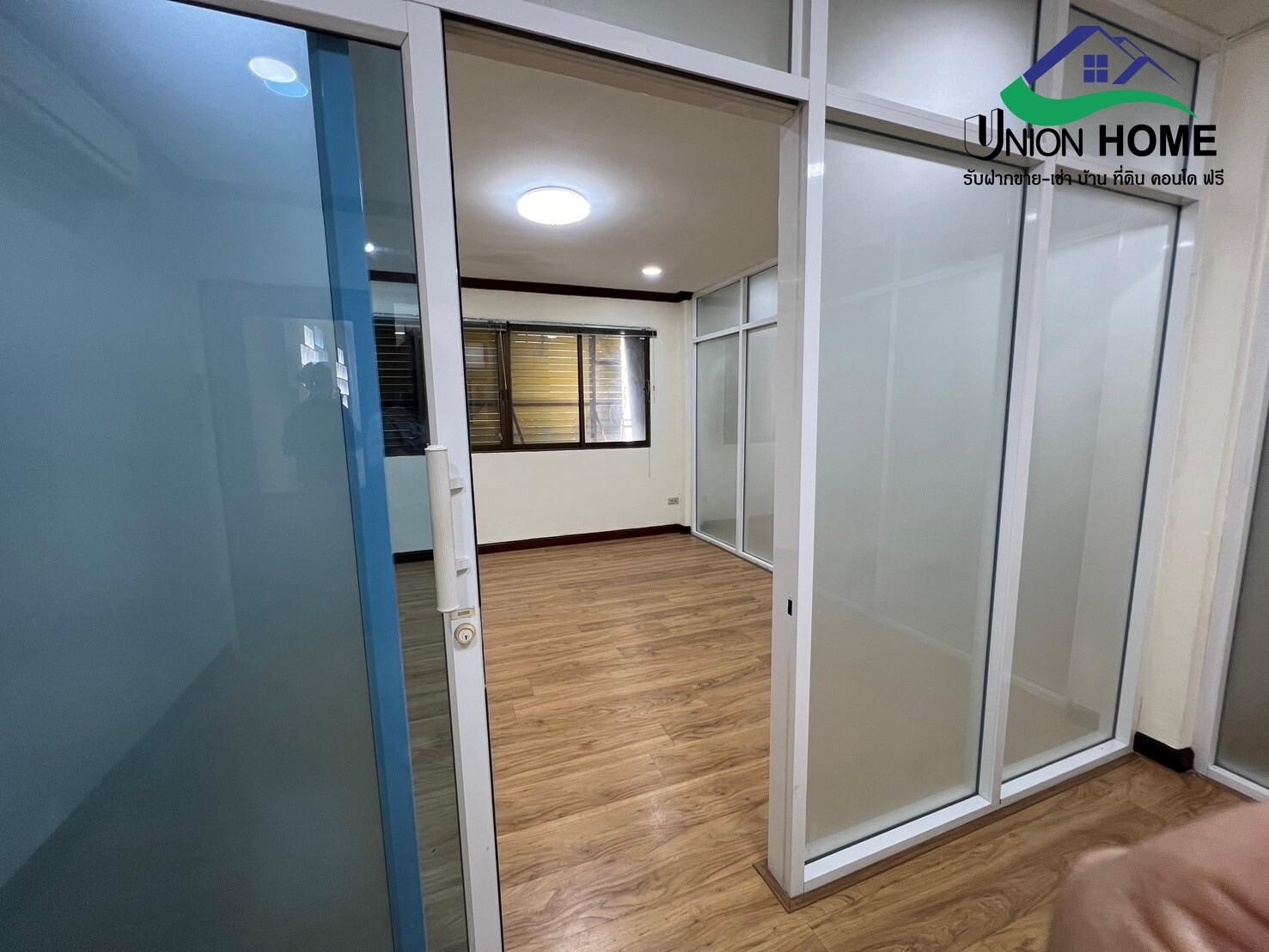 ขายอาคารพาณิชย์ 2 คูหา 3.5ชั้น-ดาดฟ้า หมู่บ้านเสรี ซอยอ่อนนุช70/1 (N.1389)