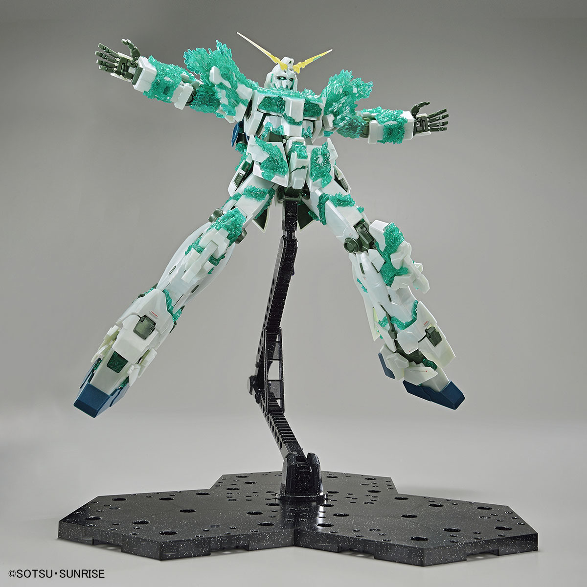 (MG) 1/100 Unicorn Gundam (LUMINOUS CRYSTAL BODY) Gundam Base Limited