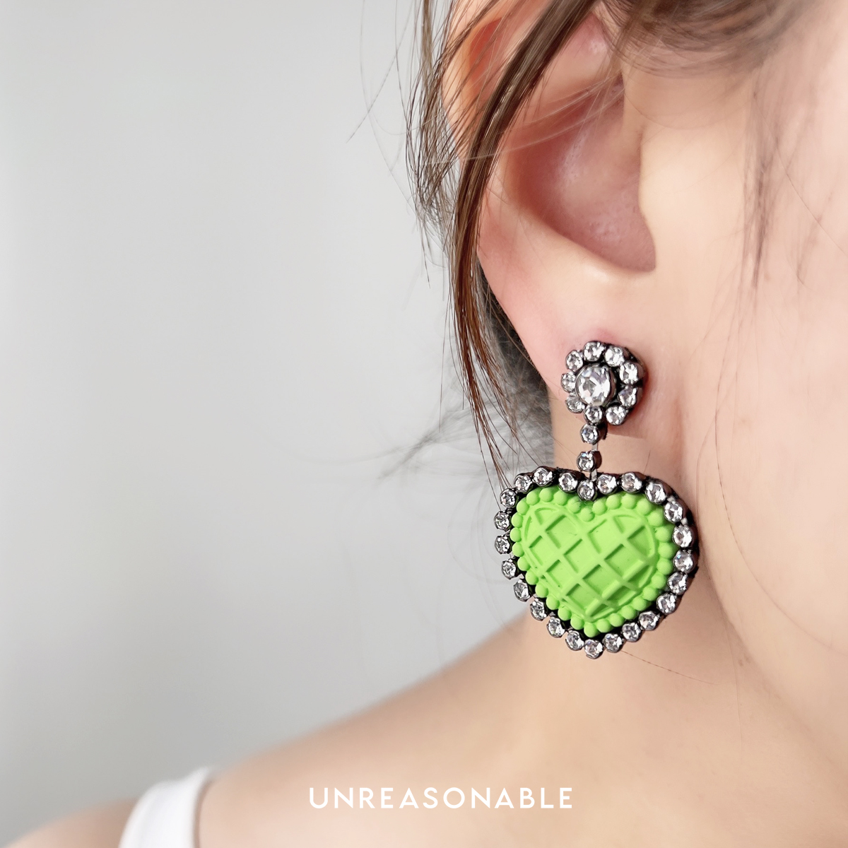 ต่างหูหัวใจ Drop Earrings สีเขียว ต่างหูคลิป ต่างหูก้านเงินแท้ UA0943-02 Unreasonable Accessories
