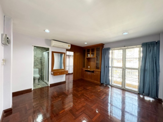 ขายทาวน์เฮ้าส์ 4 ชั้น หมู่บ้านวราธรวิลล์ พัฒนาการ 44 พร้อมเข้าอยู่ 1 พ.ค. (N.1394)