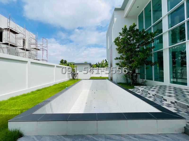 ขายบ้านเดี่ยว 2 ชั้น สร้างใหม่ พร้อมสระว่ายน้ำ พื้นที่ 105 ตรว ซอยหมู่บ้านศรีเจริญวิลล่า 24 ใช้วัสดุเกรดพรีเมี่ยมทั้งหลัง