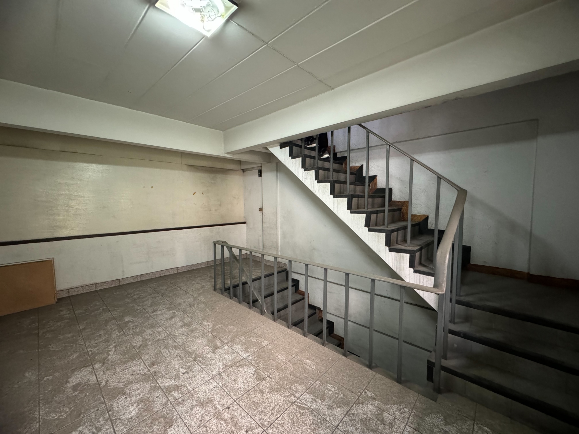 *ให้เช่าอาคารพาณิชย์ 4.5 ชั้น ทำเลดี ย่านสุขุมวิท 71 (ปรีดีพนมยงค์)* (N.1034)