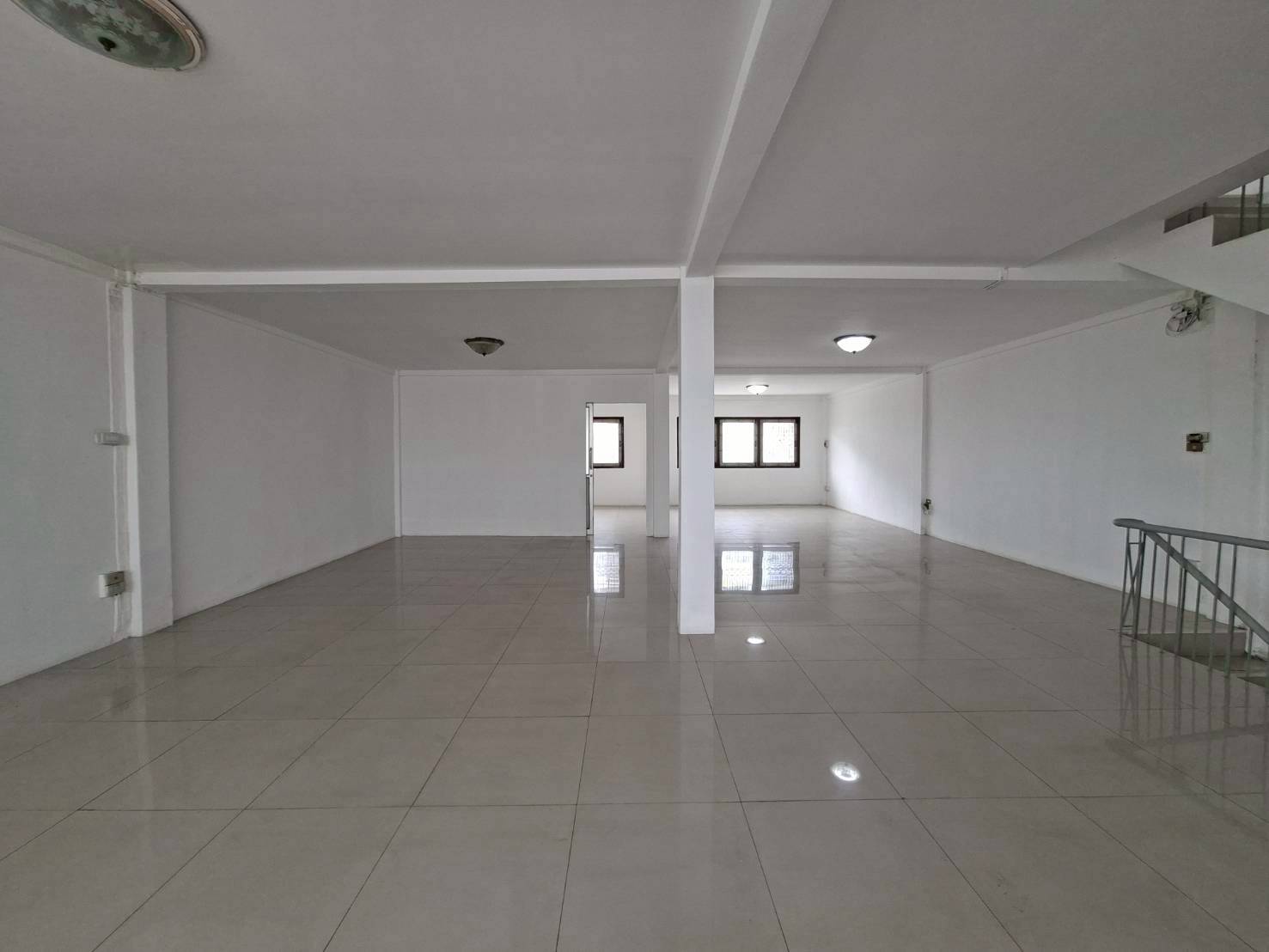 ให้เช่าอาคารพาณิชย์ 2 คูหา 3 ชั้น+ดาดฟ้า ติด ถนนเฉลิมพระเกียรติ ใกล้โรงพยาบาลสินแพทย์ (N.1855)