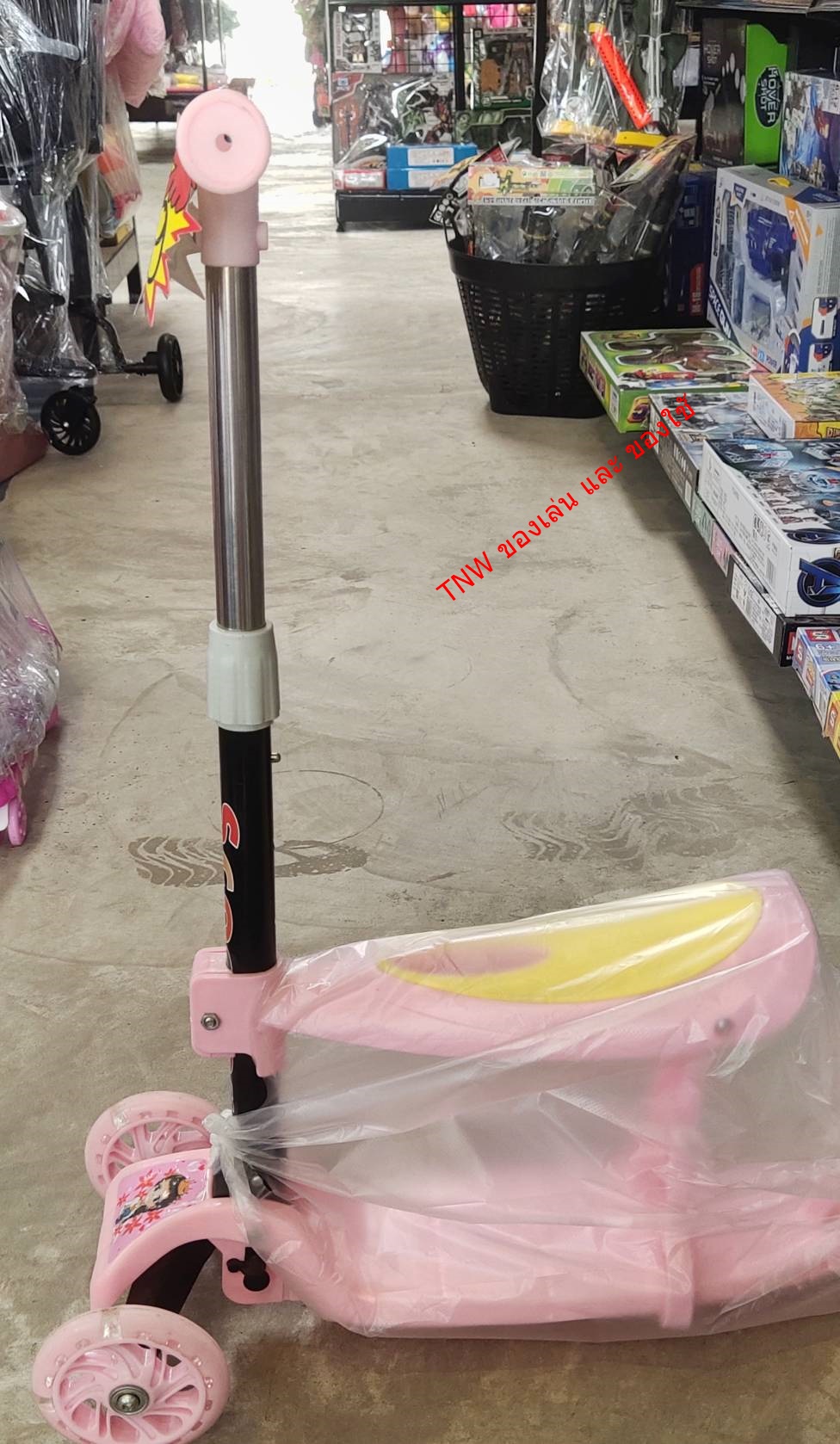 สกู๊ตเตอร์เด็ก 3 ล้อ ล้อมีไฟ มีเบาะนั่ง ปรับความสูงได้ 3 ระดับ