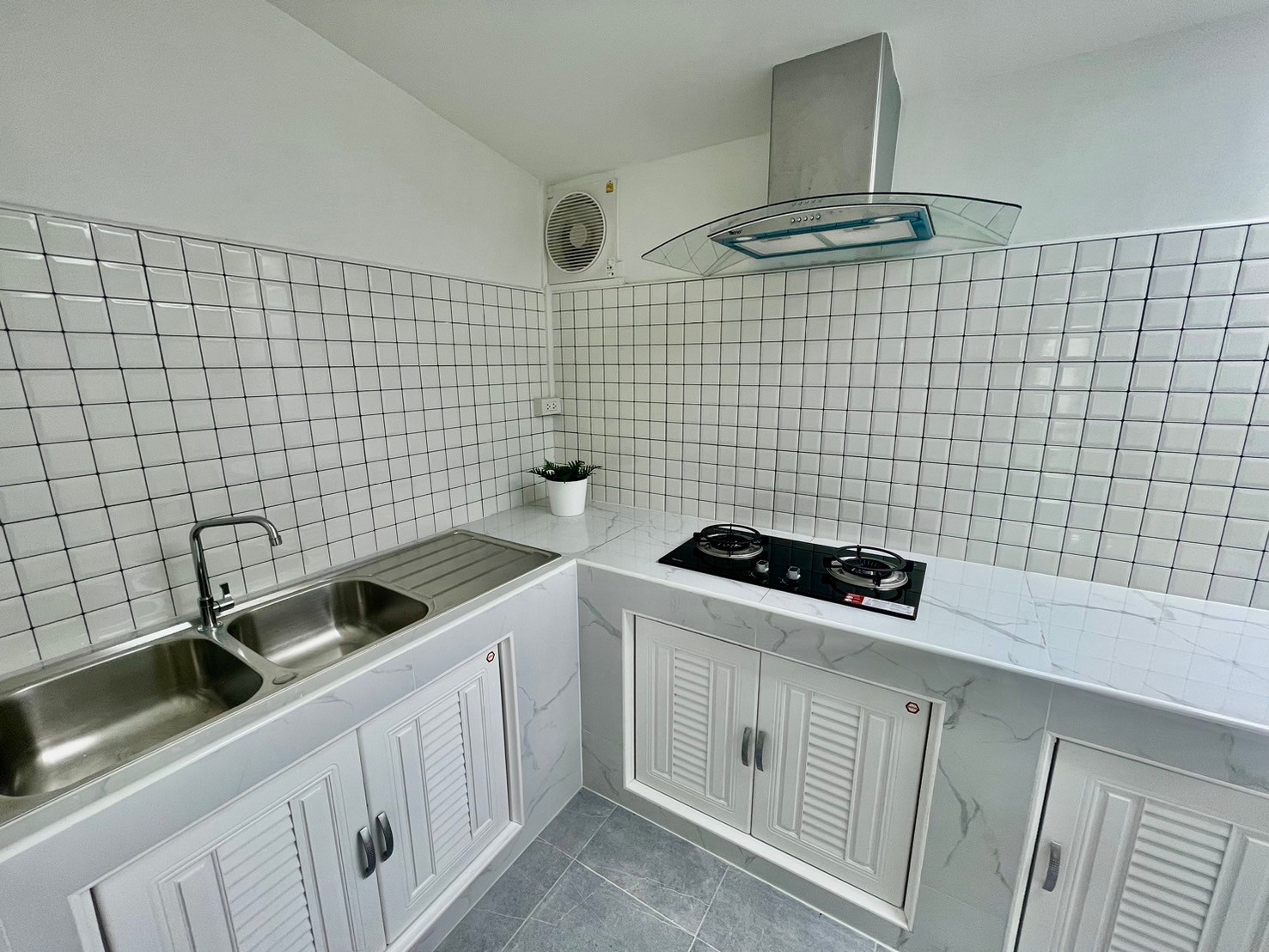 ขายด่วนทาวน์เฮ้าส์ หมู่บ้านเคซี ซ.รามคำแหง 142 พร้อมผู้เช่า (N.1240)