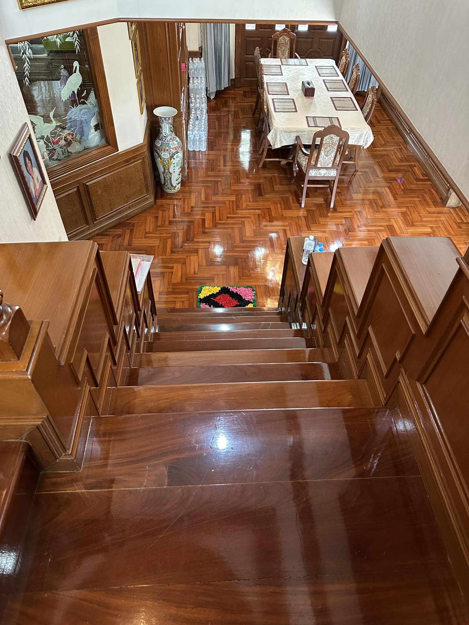 บ้านเดี่ยว ลดาวัลย์ ลากูน รังสิต ปทุมธาณี : Baan Ladawan Lakoon Rangsit คฤหาสน์เศรษฐี รอบล้อมด้วยเลคลากูน บ้านสวยพร้อมอยู่ บิวอินด้วยงานไม้สักทั้งหลัง พื้นที่ใช้สอยกว้างขวาง ตัวบ้านหันหน้าไปทางทิศใต้ ถนนกว้าง หลังบ้านวิวธรรมชาติร่มรื่นเงียบสงบ มีความเป็นส