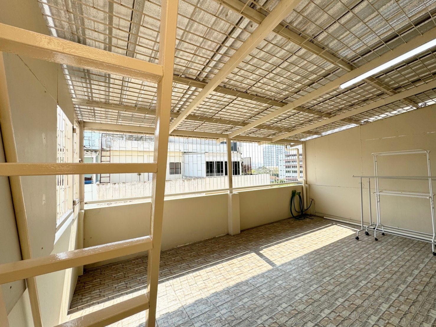 ให้เช่าทาวน์เฮ้าส์ 4 ชั้น หมู่บ้านวราธรวิลล์ พัฒนาการ 44 พร้อมเข้าอยู่ 9 ธ.ค. 68 (N.1394)